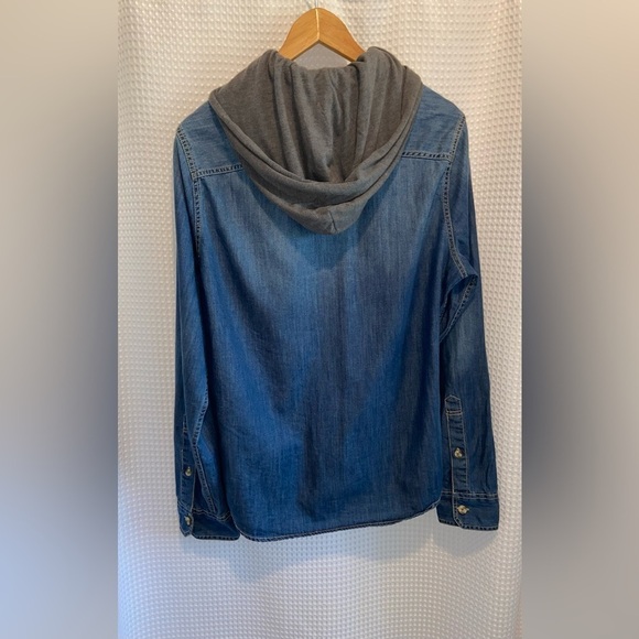2/40$ Men’s‎ HOLLISTER chambray buttoned shirt with hood size medium - Picture 7 of 8